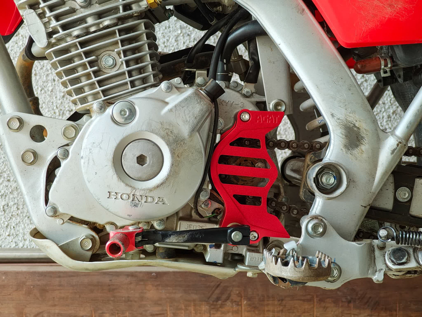 CRF125F シフトシャフトサポート&スプロケットガード