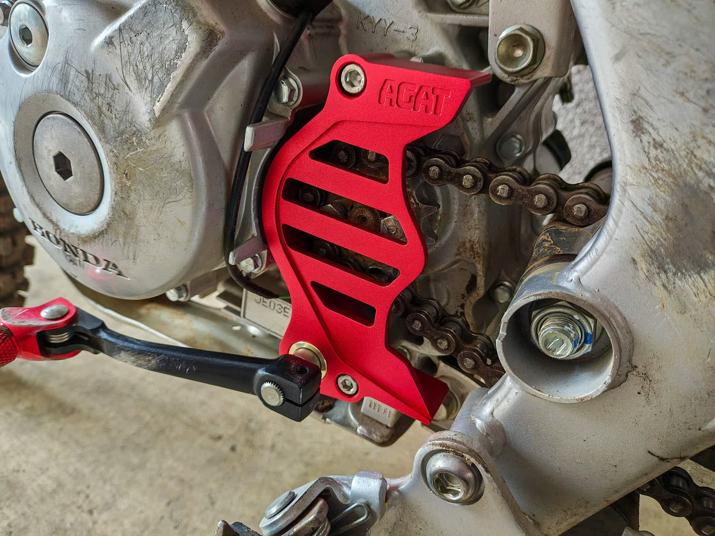 CRF125F シフトシャフトサポート&スプロケットガード