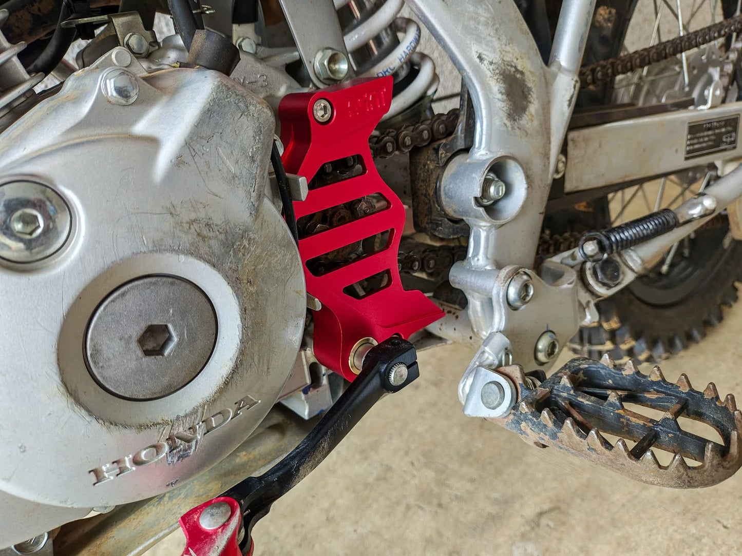 CRF125F シフトシャフトサポート&スプロケットガード