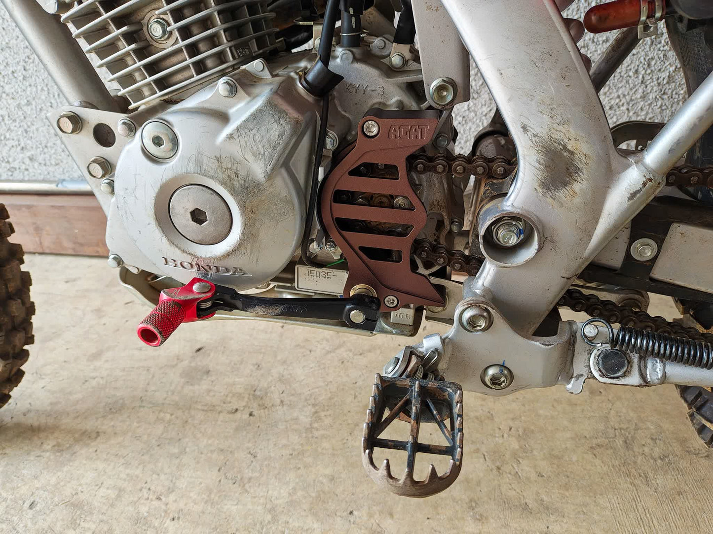 CRF125F シフトシャフトサポート&スプロケットガード