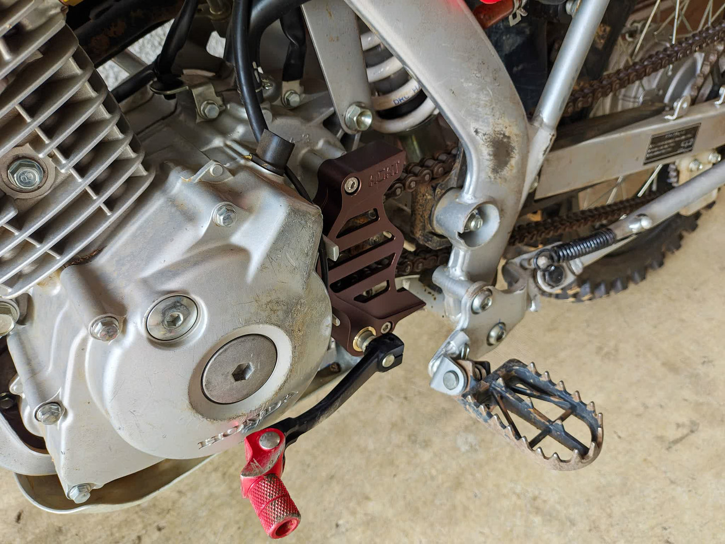 CRF125F シフトシャフトサポート&スプロケットガード